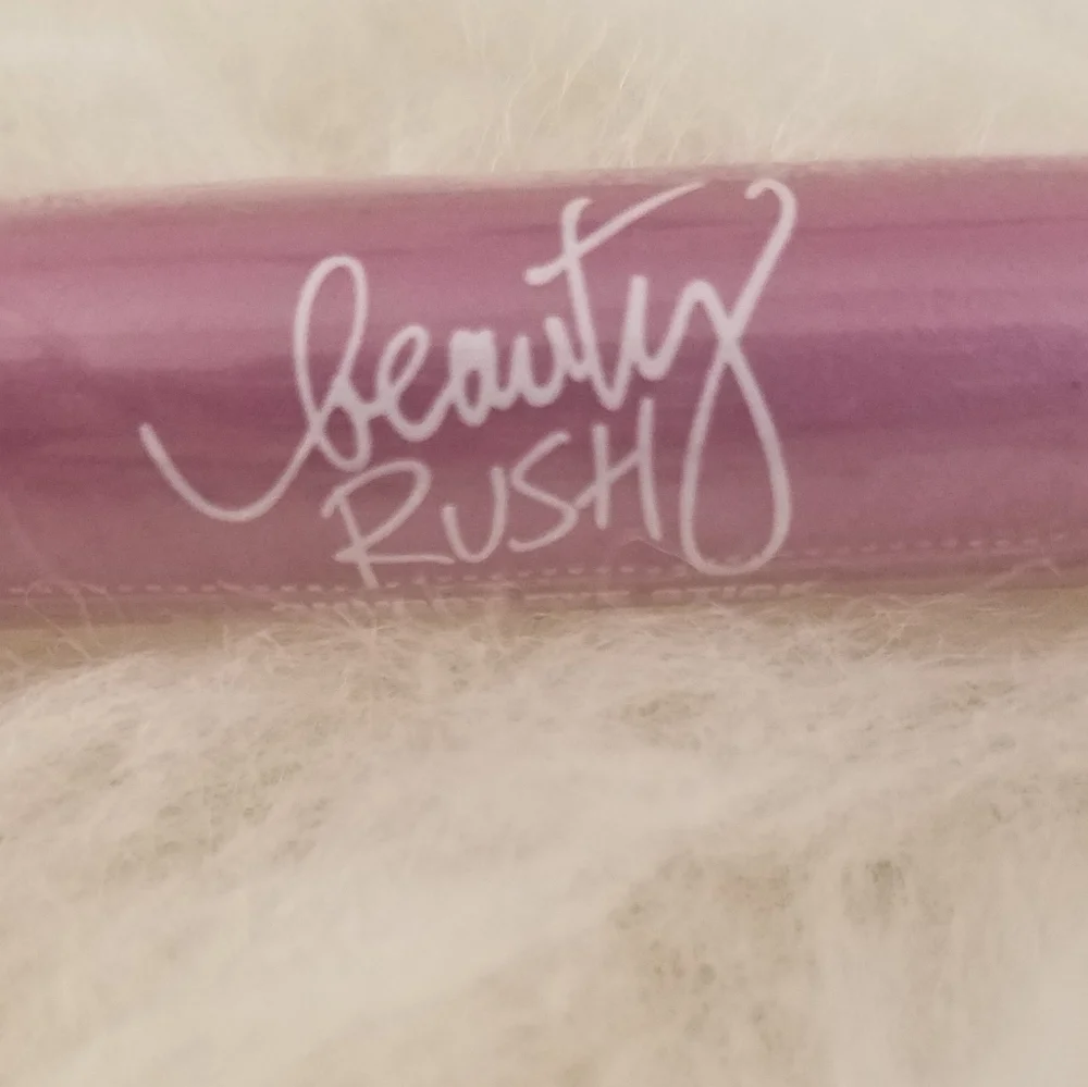 🆕 VS BEAUTY RUSH CHUBBY EYE STICK IN LILACQUER